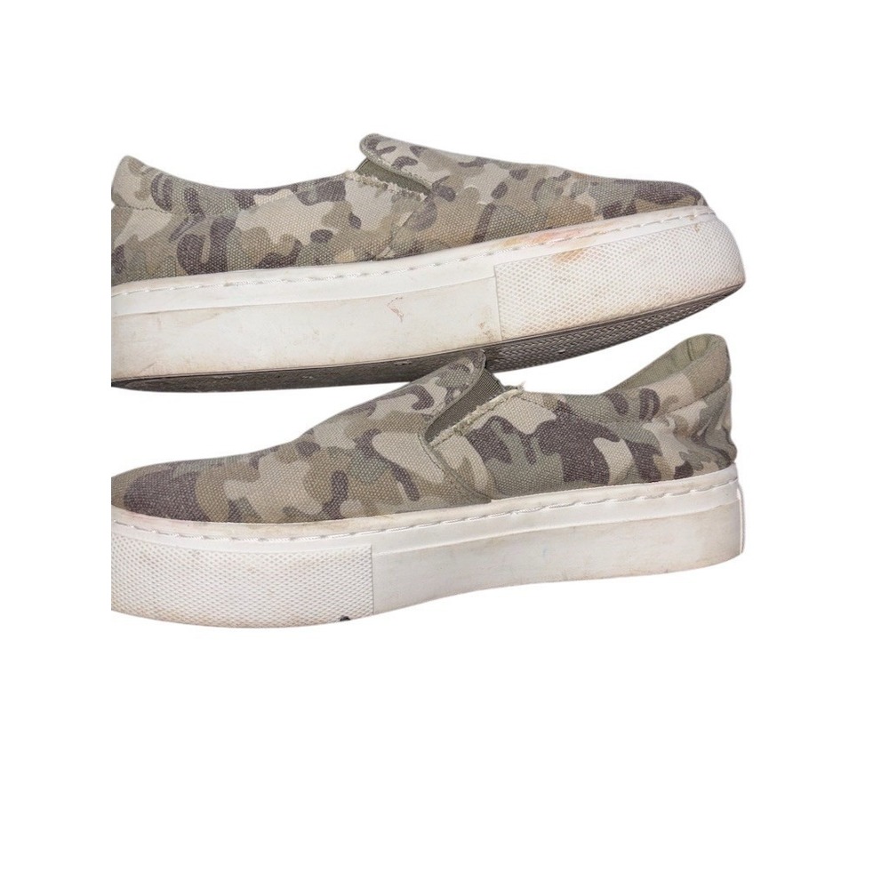Qupid Gills Platform Slip-On Sneakers Womens Size 8 Green Camo wedge